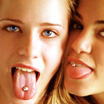 13 chicas piercing.jpg